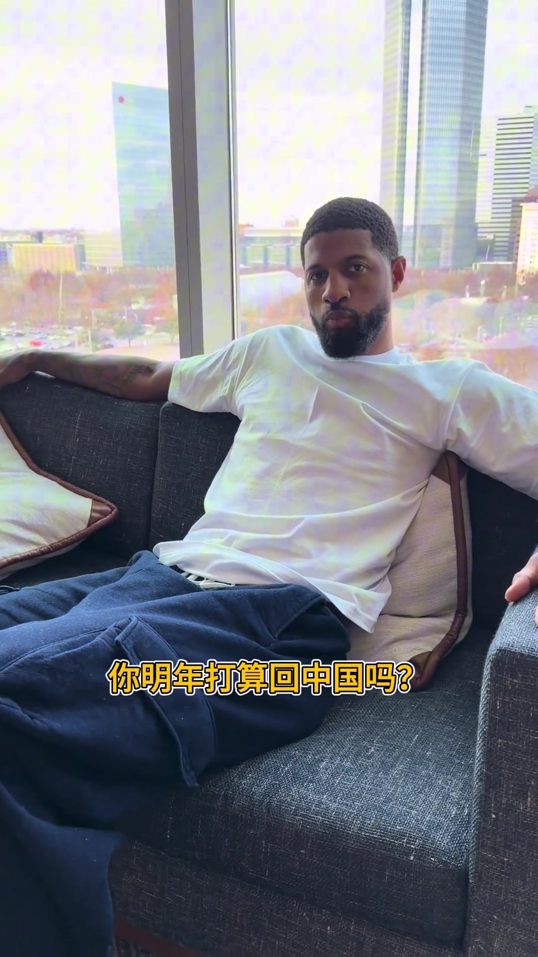 开云官方网站-乔治：希望夏天再去中国 听说中国有很漂亮的高尔夫球场 想去看看