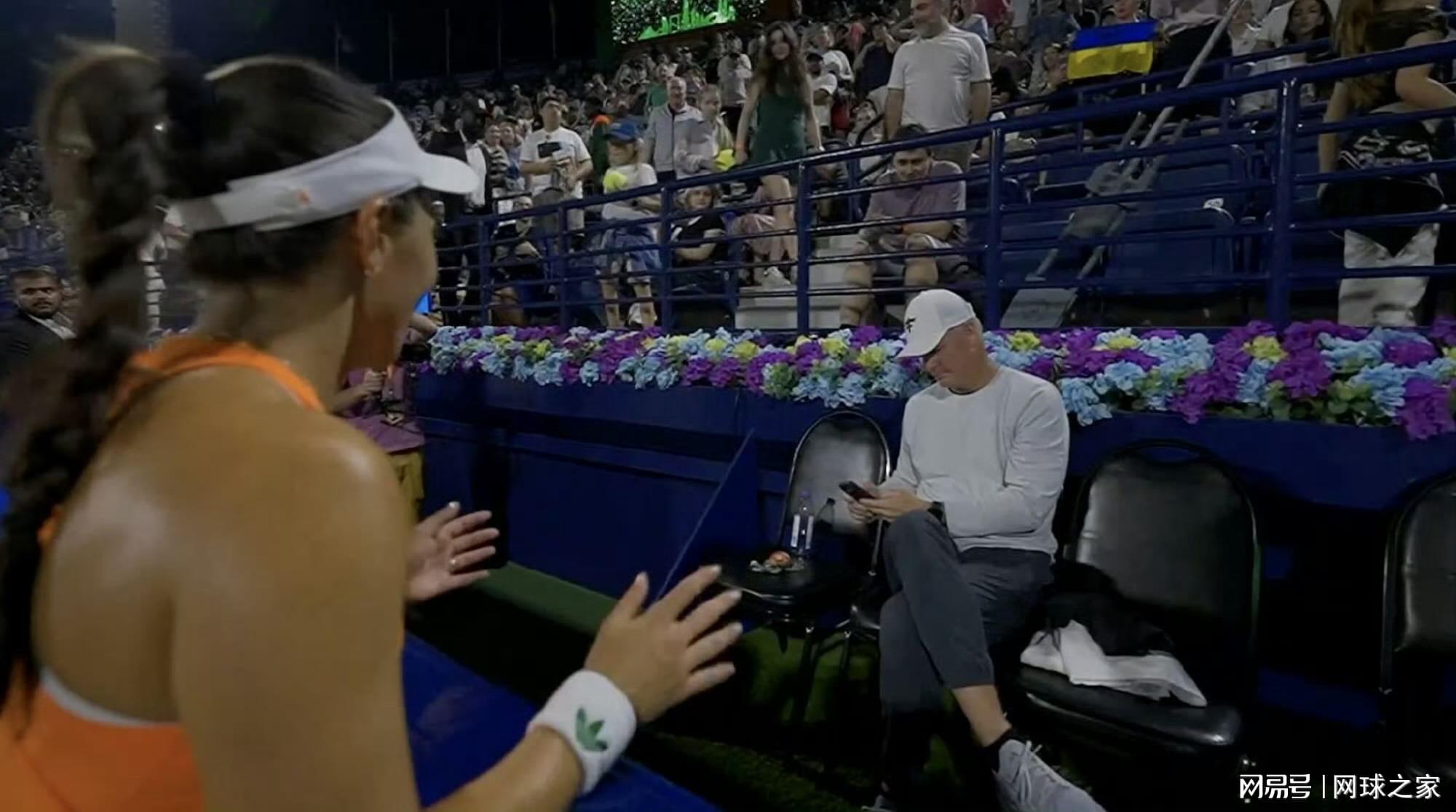 笑死！佩古拉夺冠遭教练无视，采访科达女主持离谱口误变翻车现场